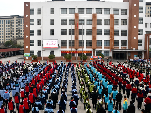 四十二中湖畔分校：学习身边好榜样，启航青春新征程