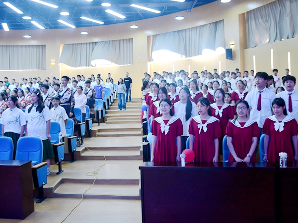 四十二中湖畔分校举办校园文化艺术节第六届红歌合唱大赛